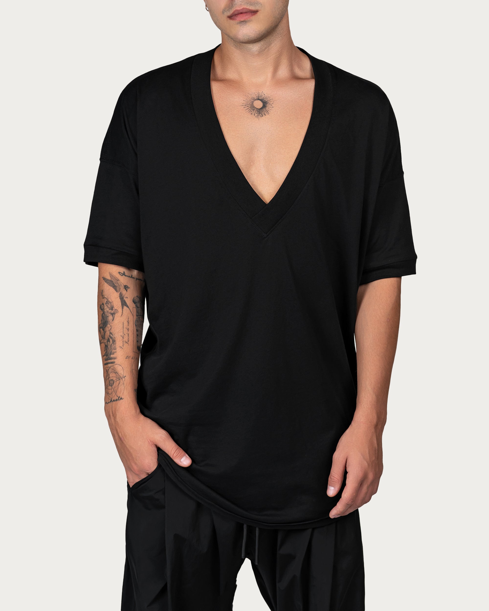 Camiseta con cuello en V - T14708