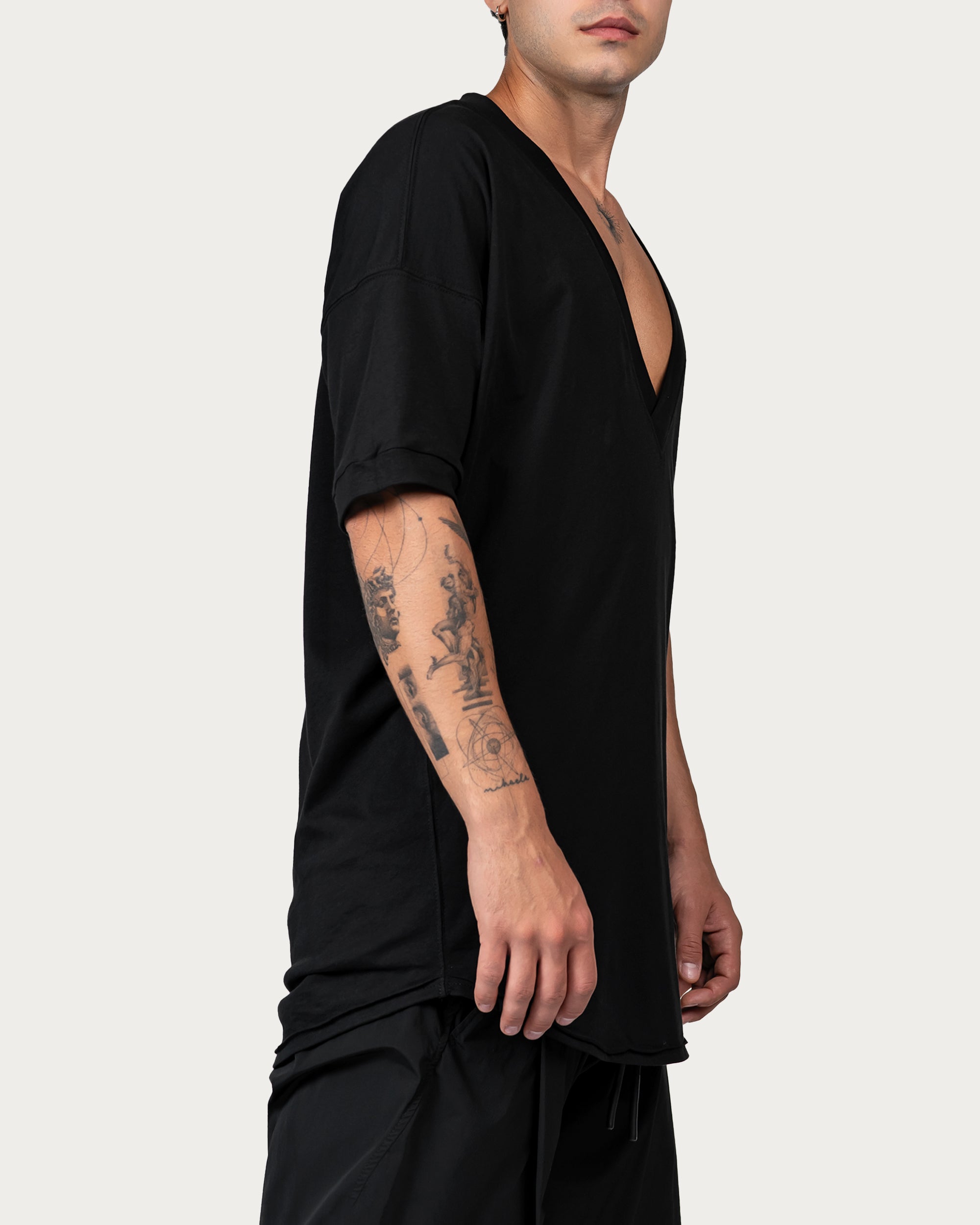 Camiseta con cuello en V - T14708