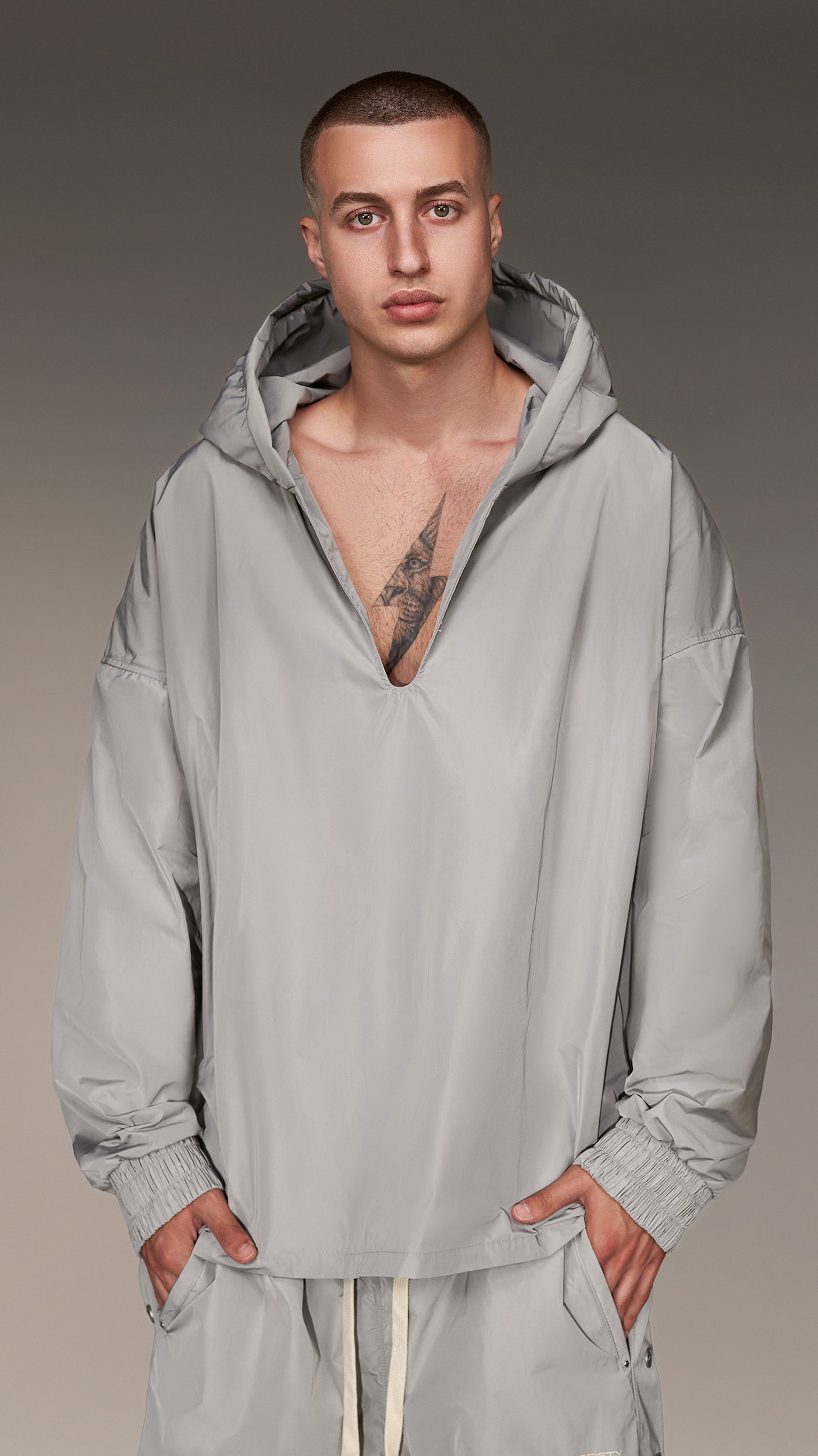 Hoodie with V-neck - H16473