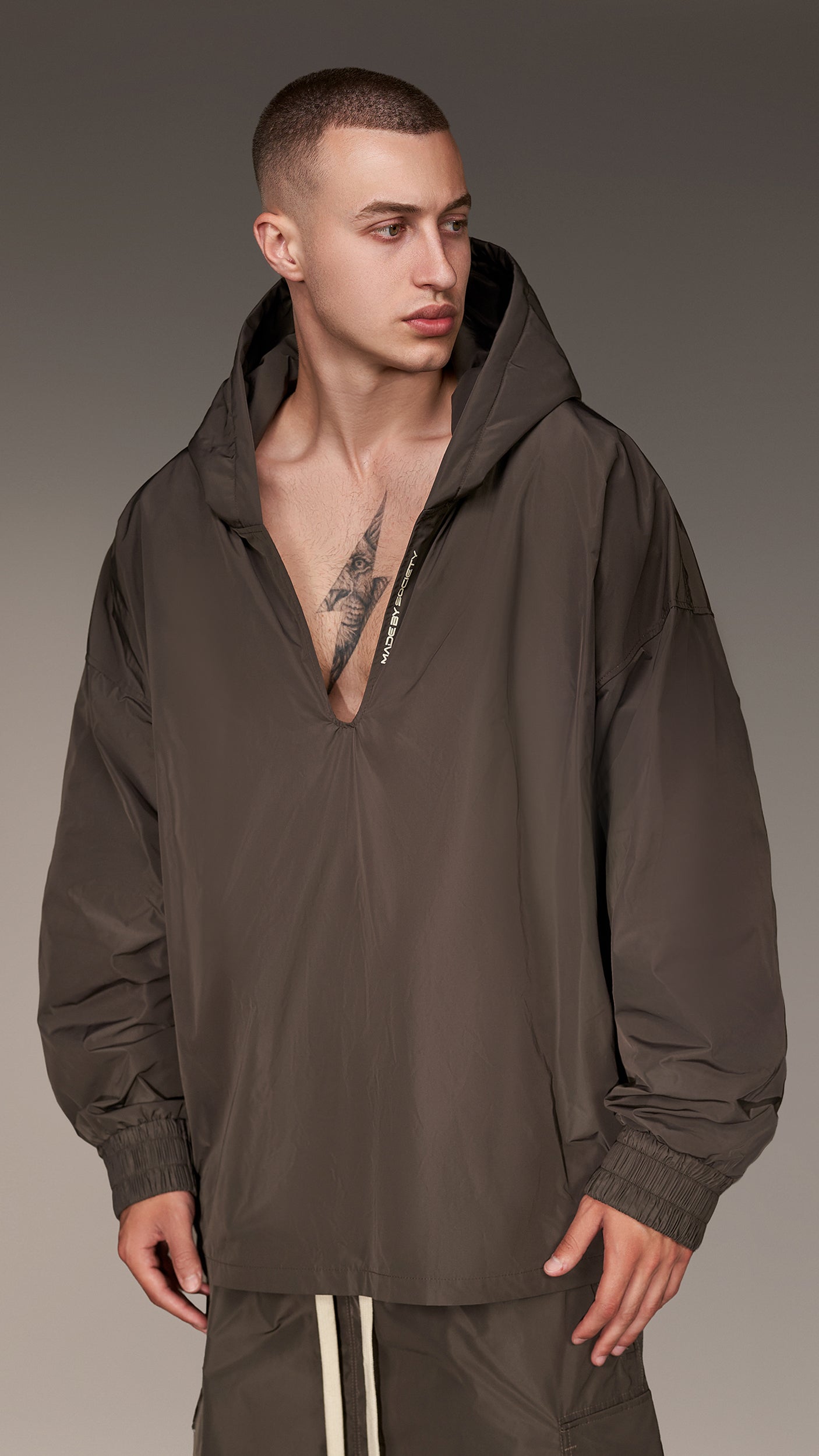 Hoodie with Neckline - H16476