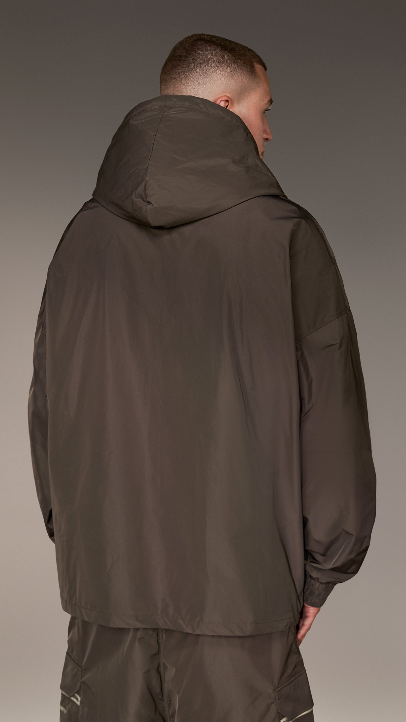 Hoodie with Neckline - H16476