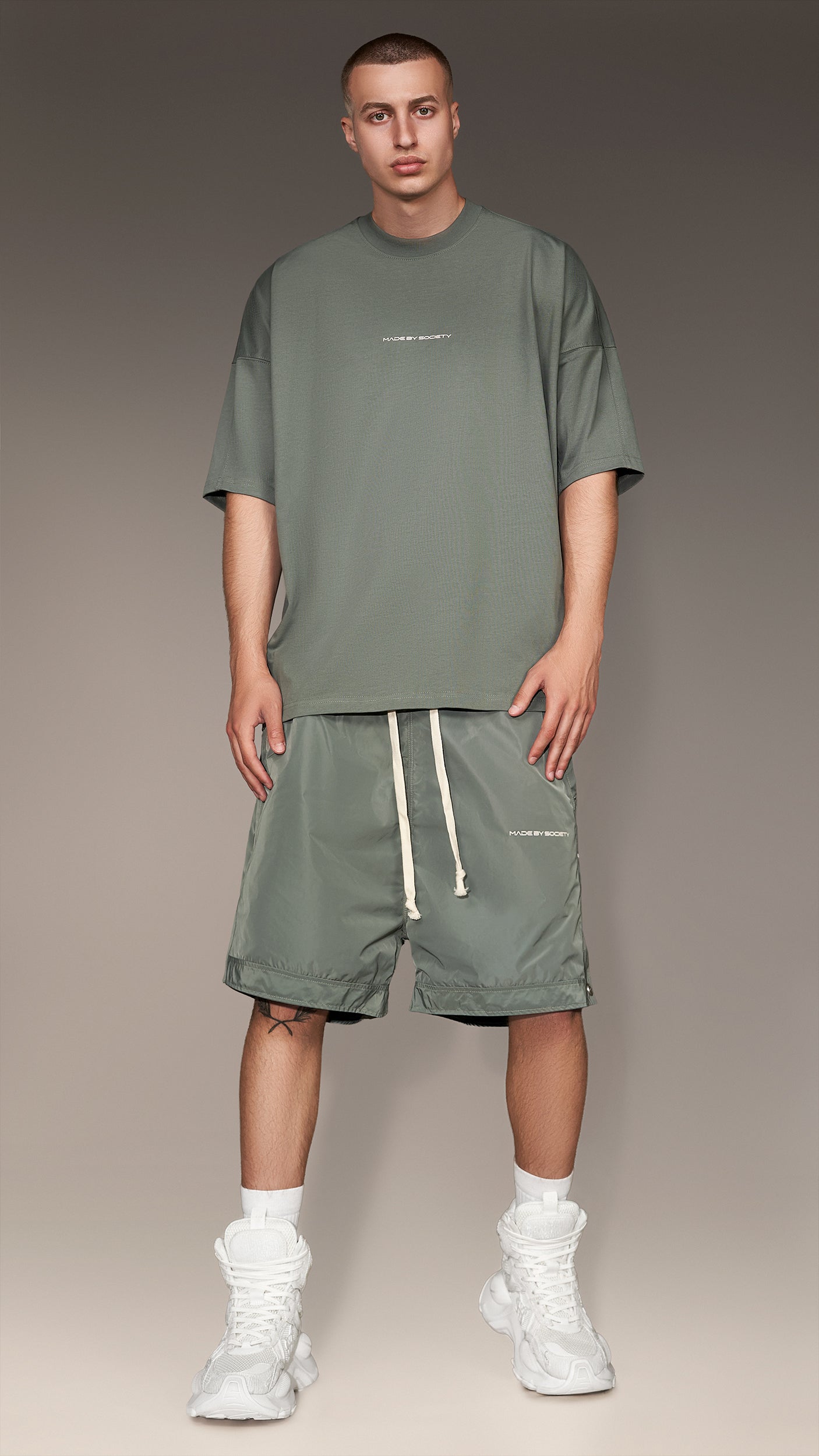 Bermuda Shorts with Studs - B16465