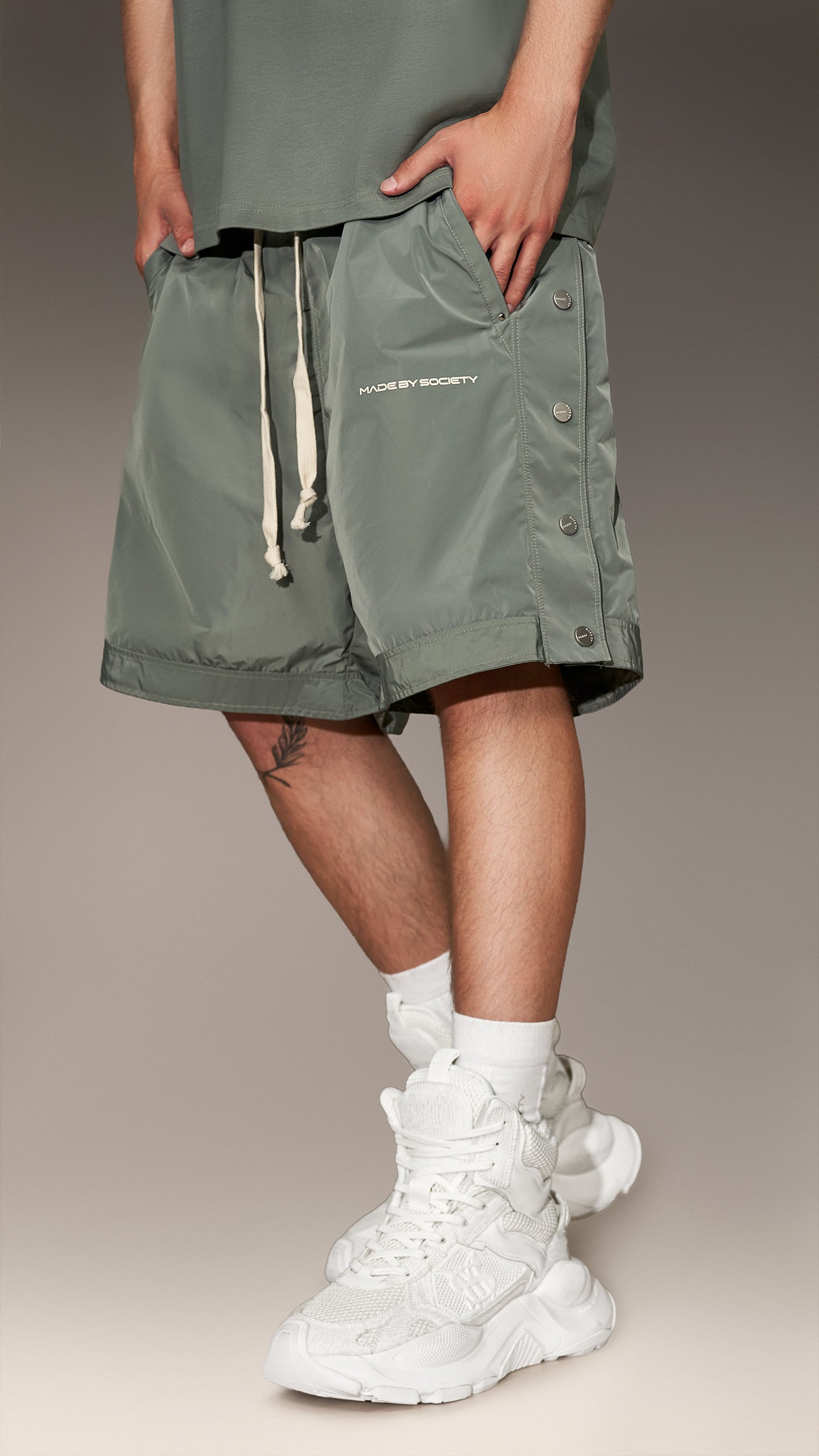 Bermuda Shorts with Studs - B16465