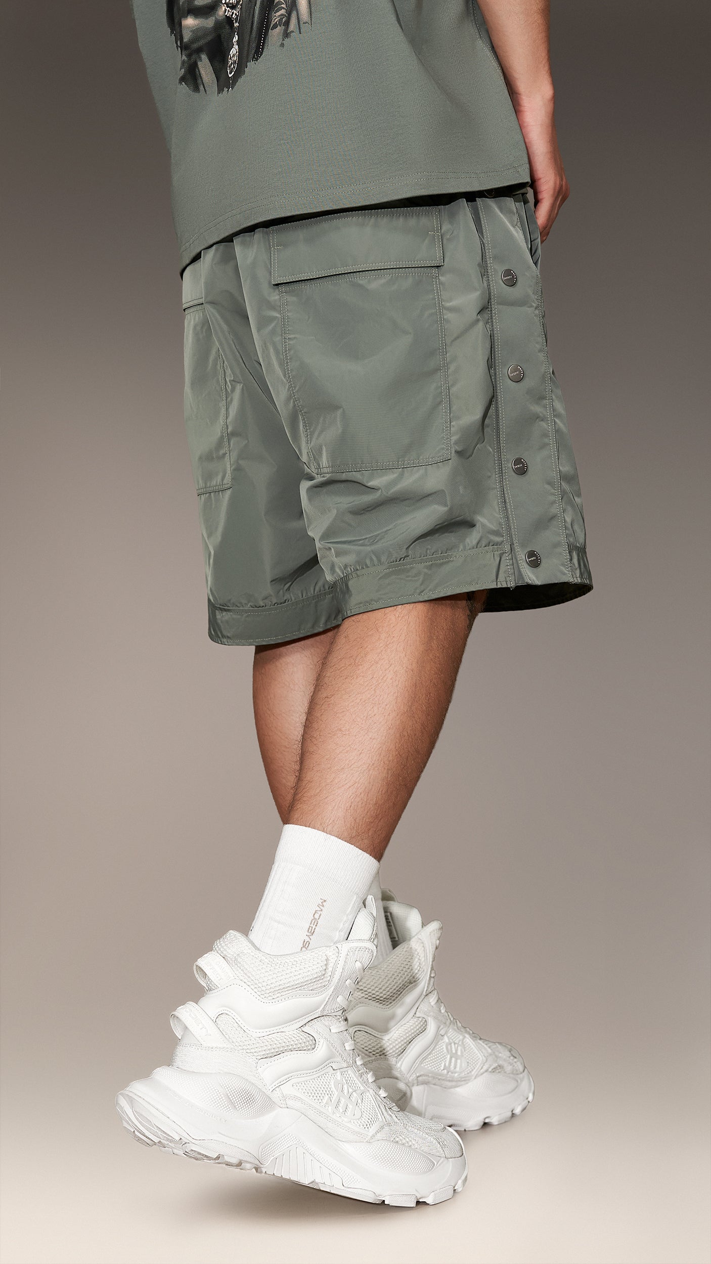 Bermuda Shorts with Studs - B16465