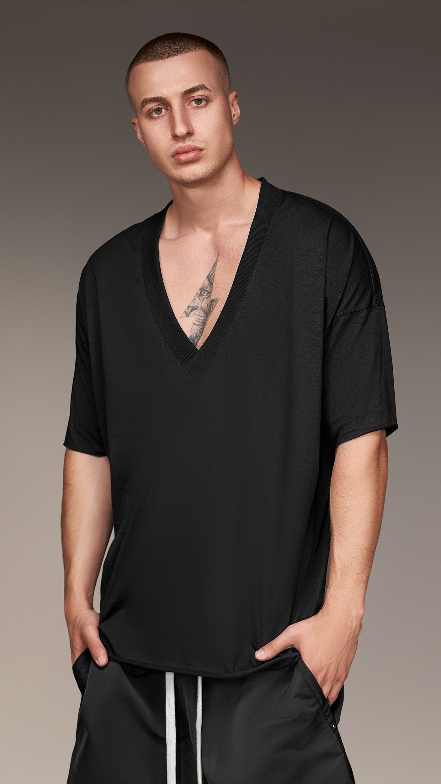 V-neck T-shirt - T15802
