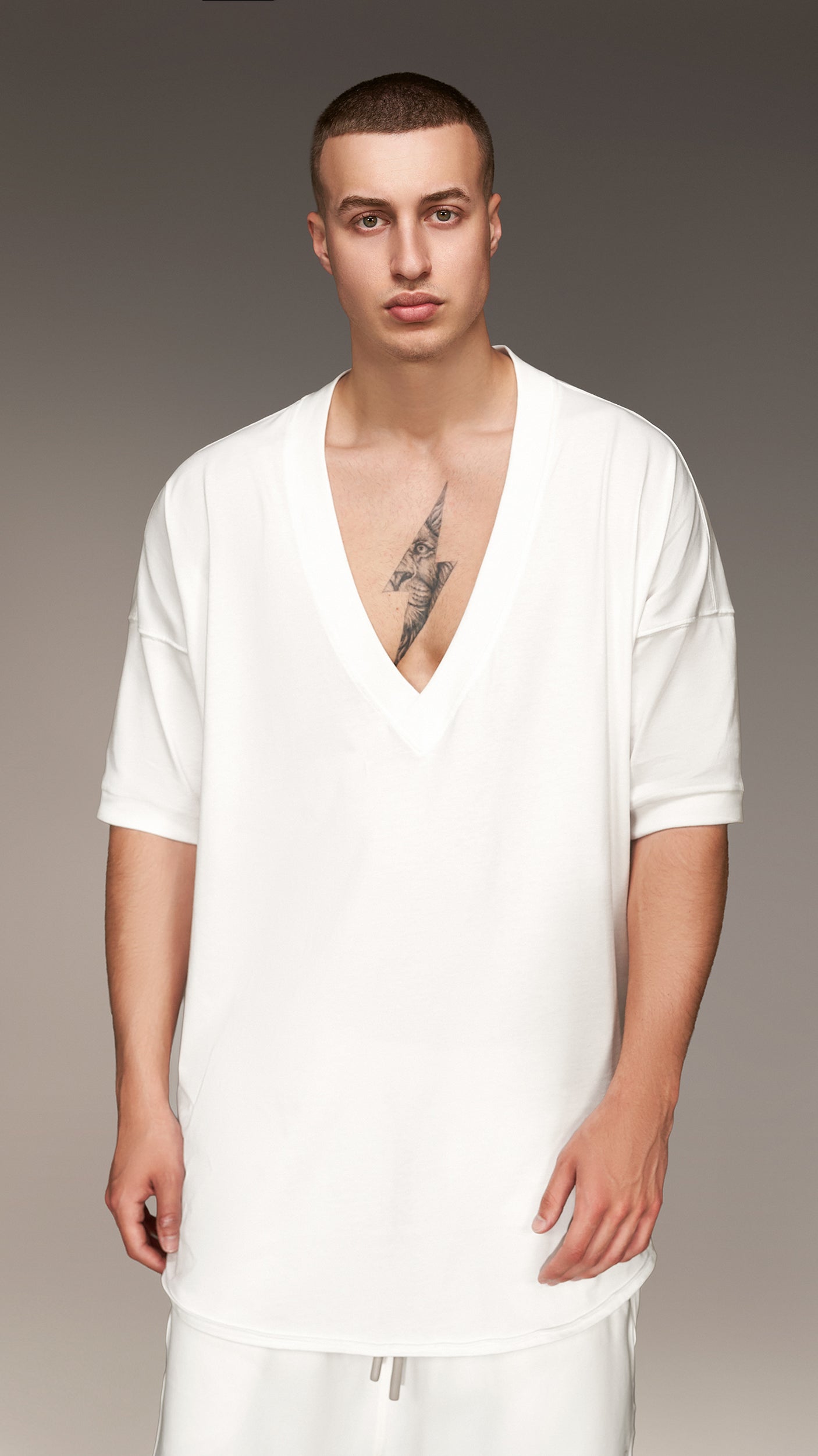V-Neck T-shirt - T16499