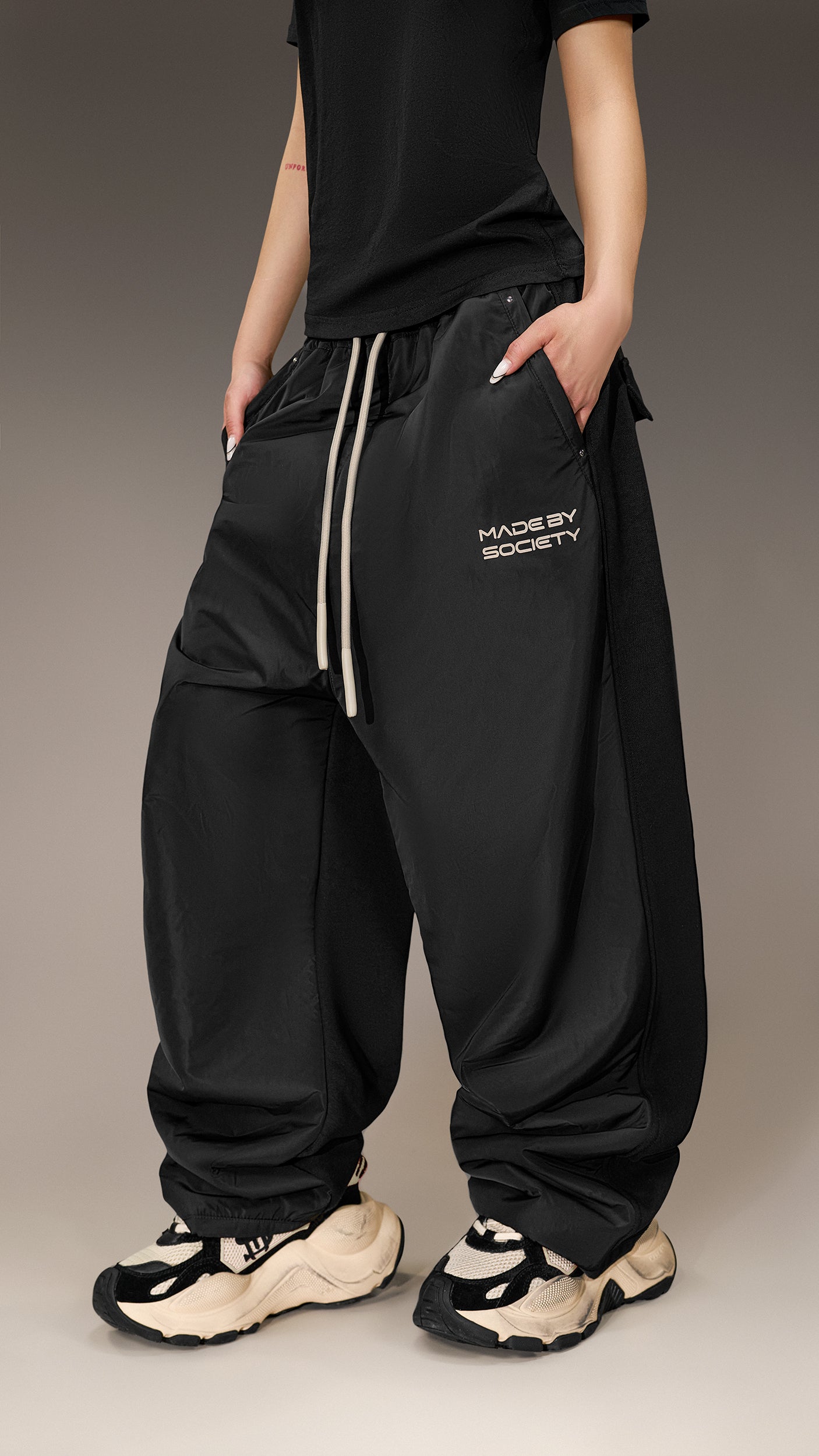 Pantaloni Oversized Made By Society – P26039