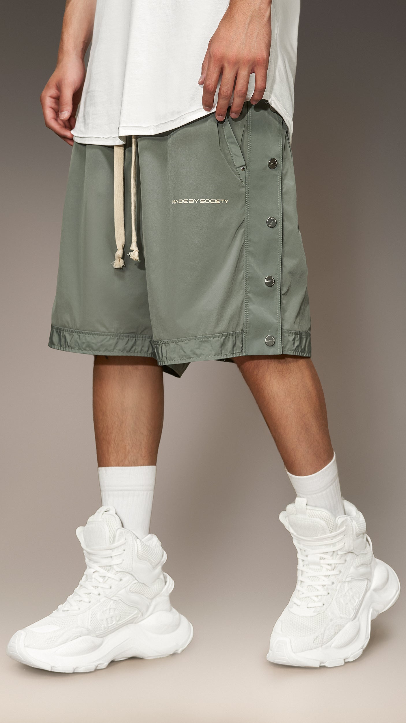 Bermuda Shorts with Studs - B16622