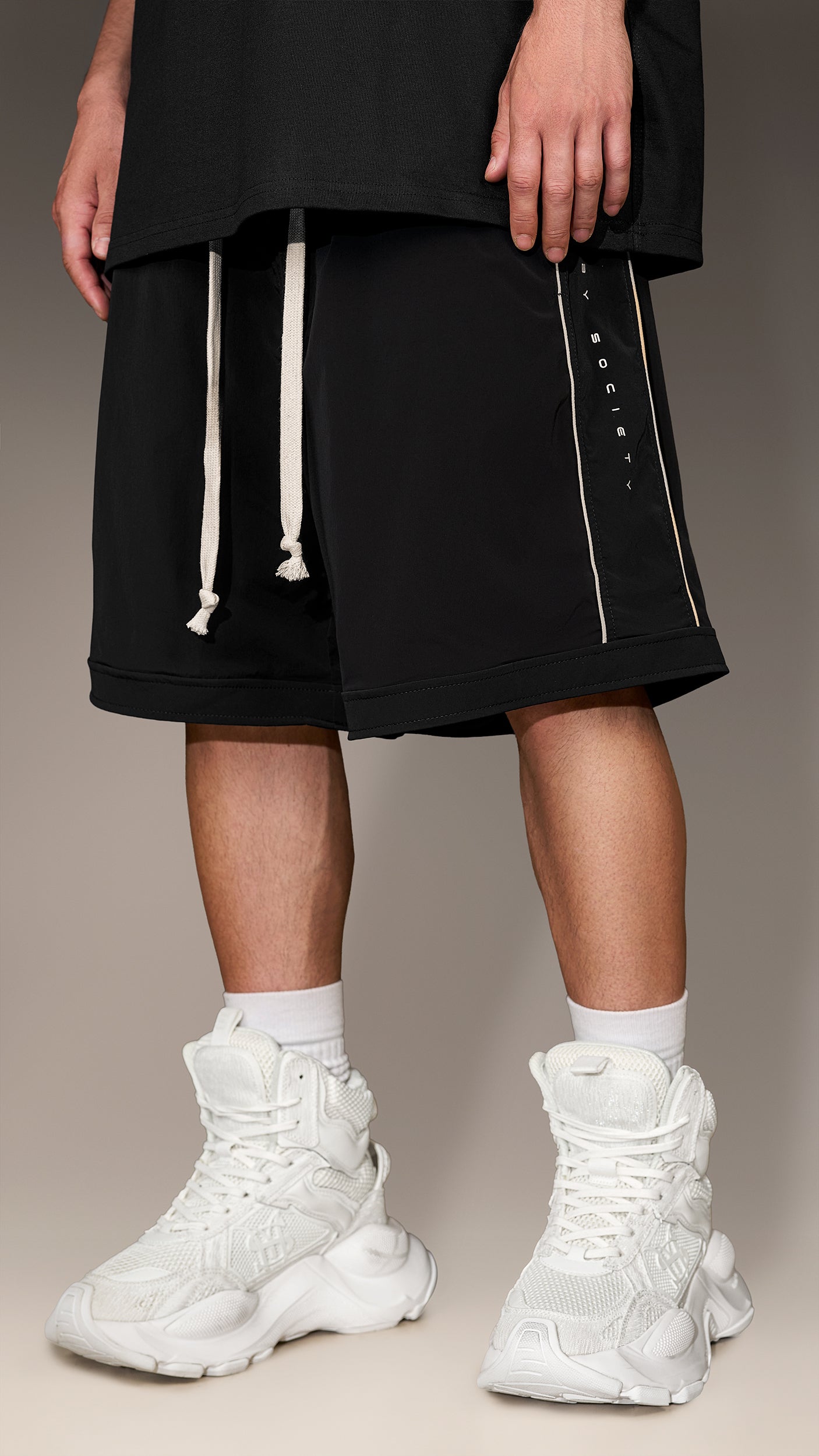 MODULAR POCKET Bermuda Shorts - B17468