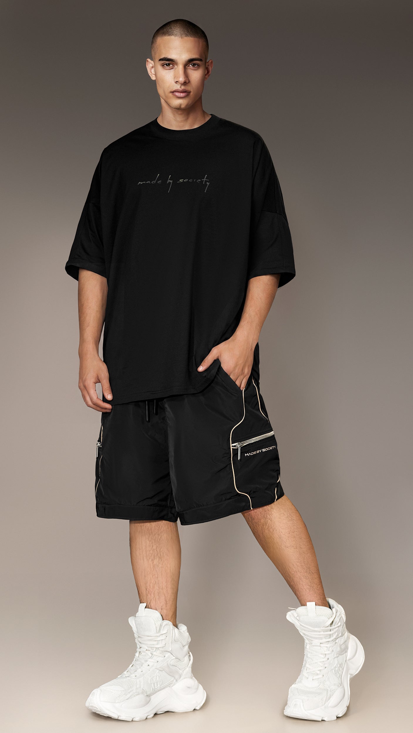 MONOLITH Bermuda Shorts - B17311