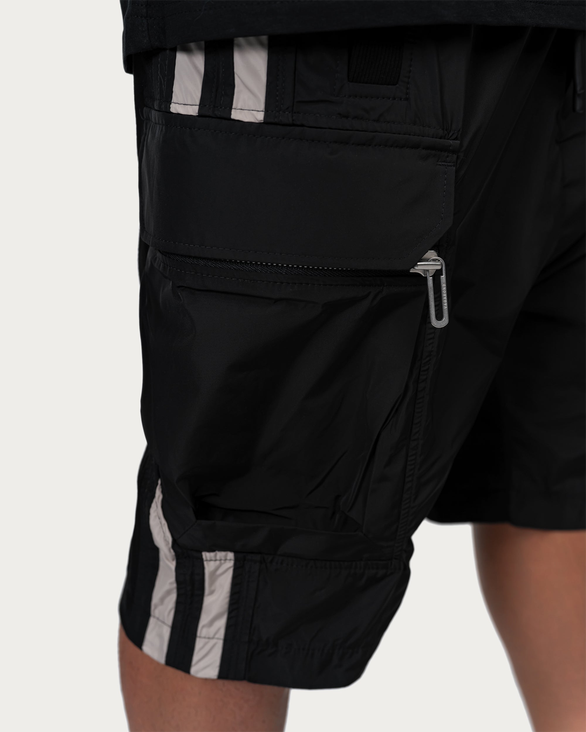 Vertical lines cargo shorts - B13548