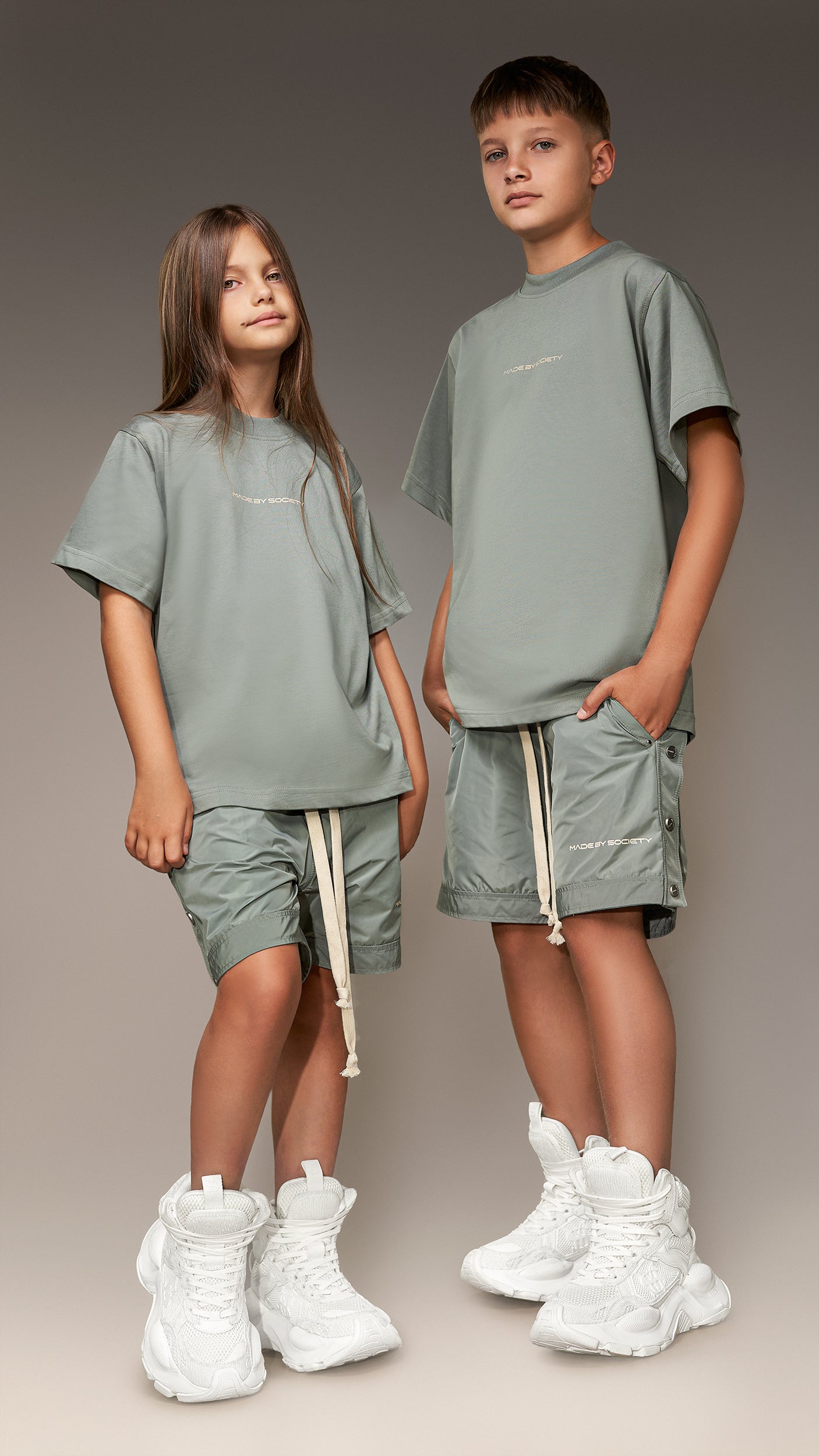 Bermuda Shorts with Rivets - B36601