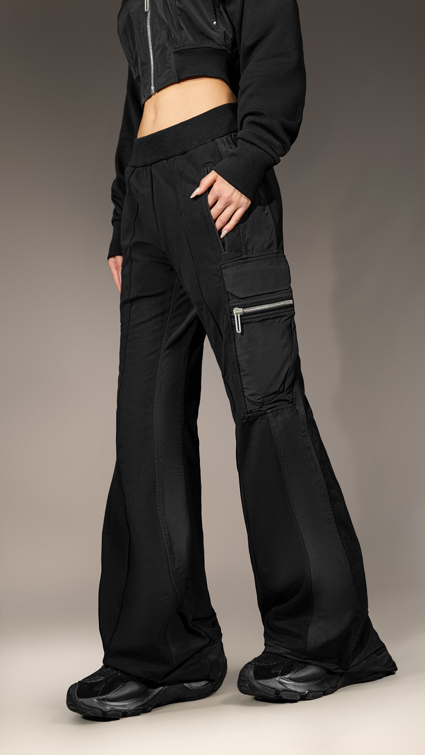 Flared Cargo Pants - P23810