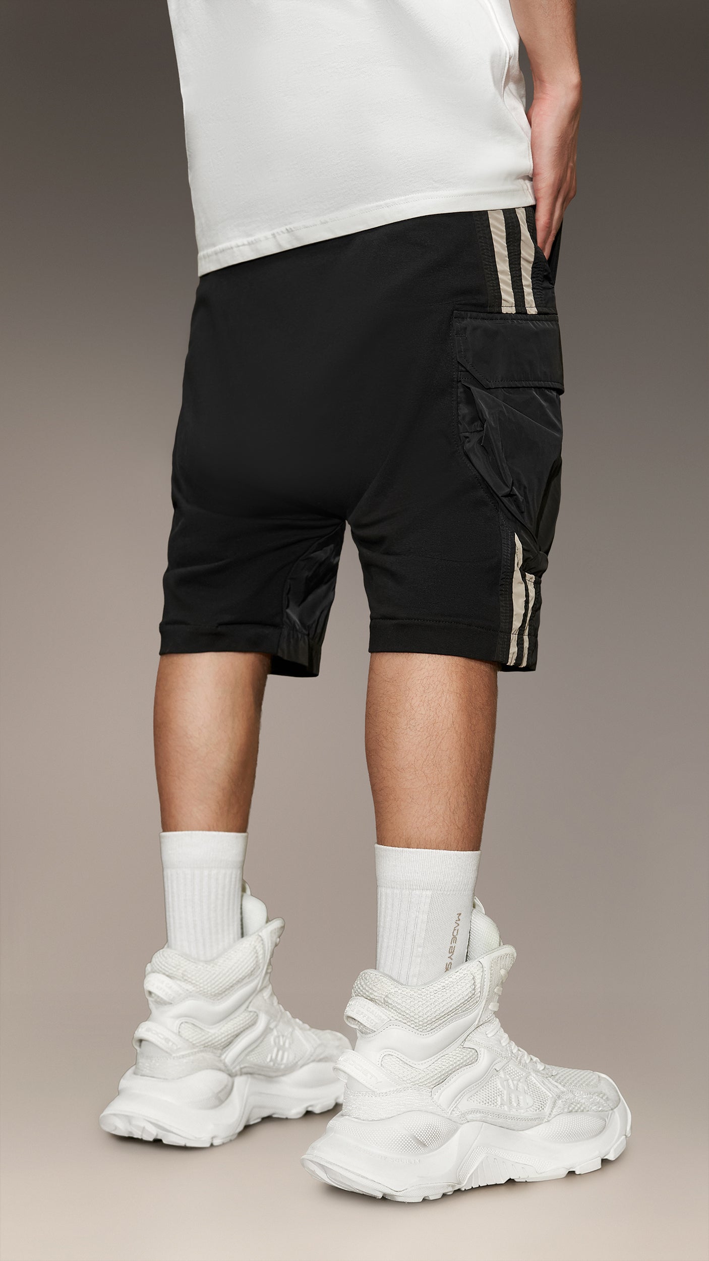 VERTICAL LINES CARGO SHORTS - B15541