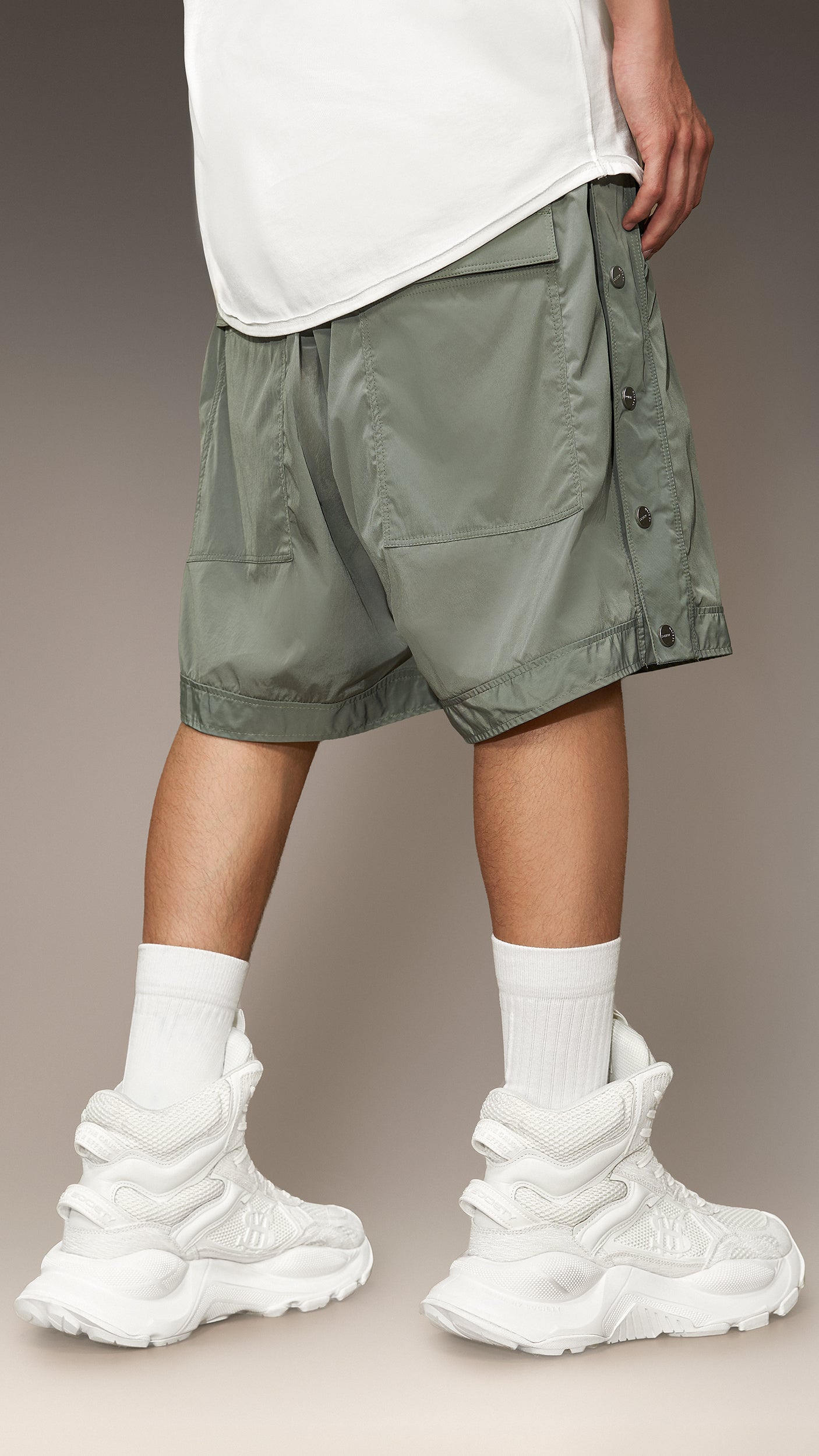 Bermuda Shorts with Studs - B16622