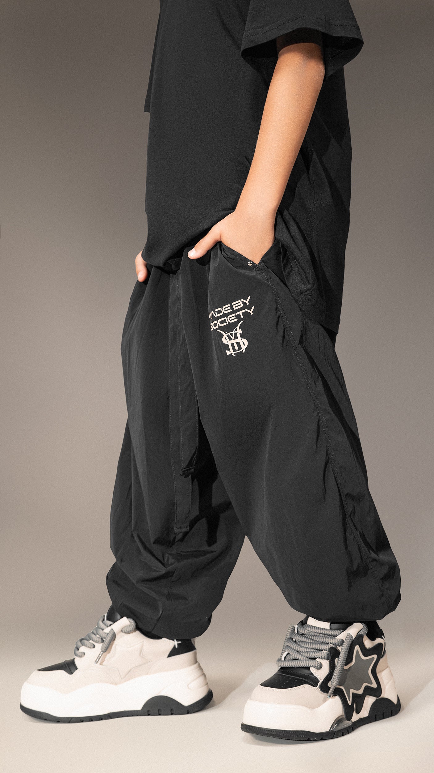 Pantaloni fas „Made by Society” - P35646