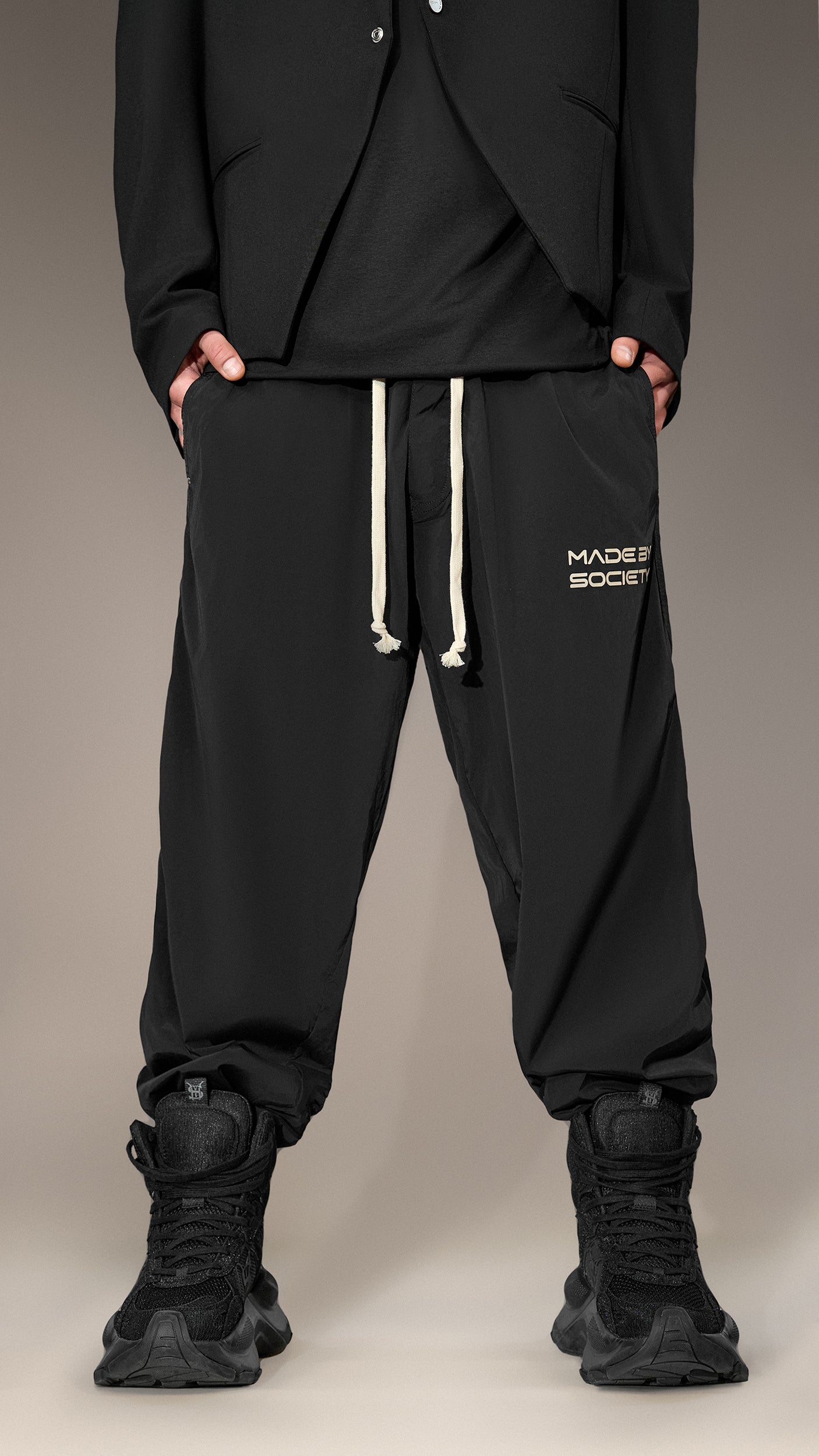 Pantaloni Jogger Negri „Made by Society” - P15829